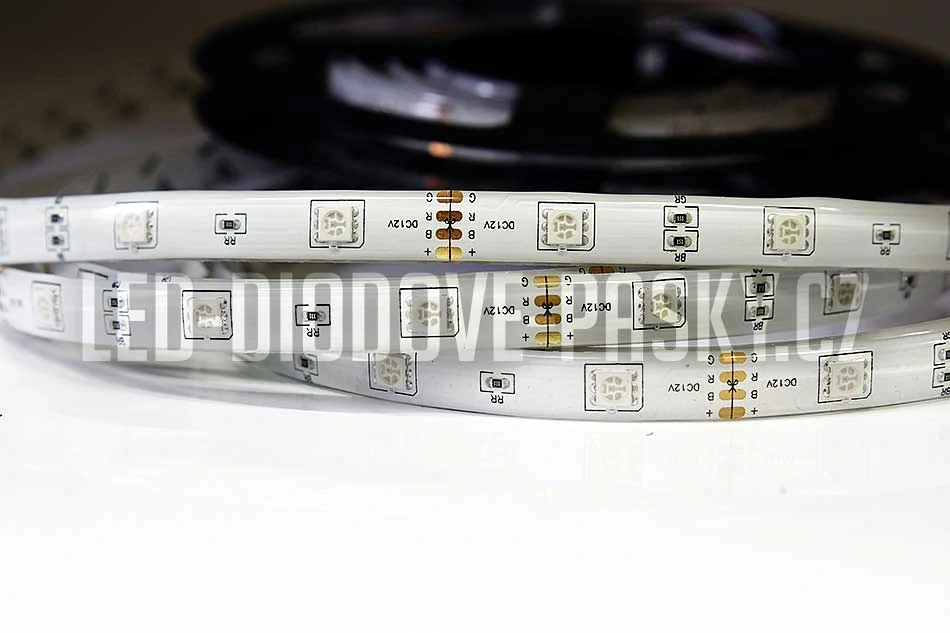 VÝPRODEJ - LED pásek 5m, RGB 7-barevný, LED 3528, DÁLKOVÝ OVLADAČ - ZDROJ ZDARMA!